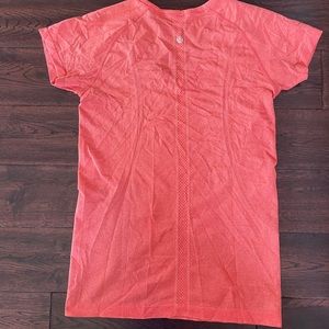Lululemon v neck swiftly short sleeve sz 8